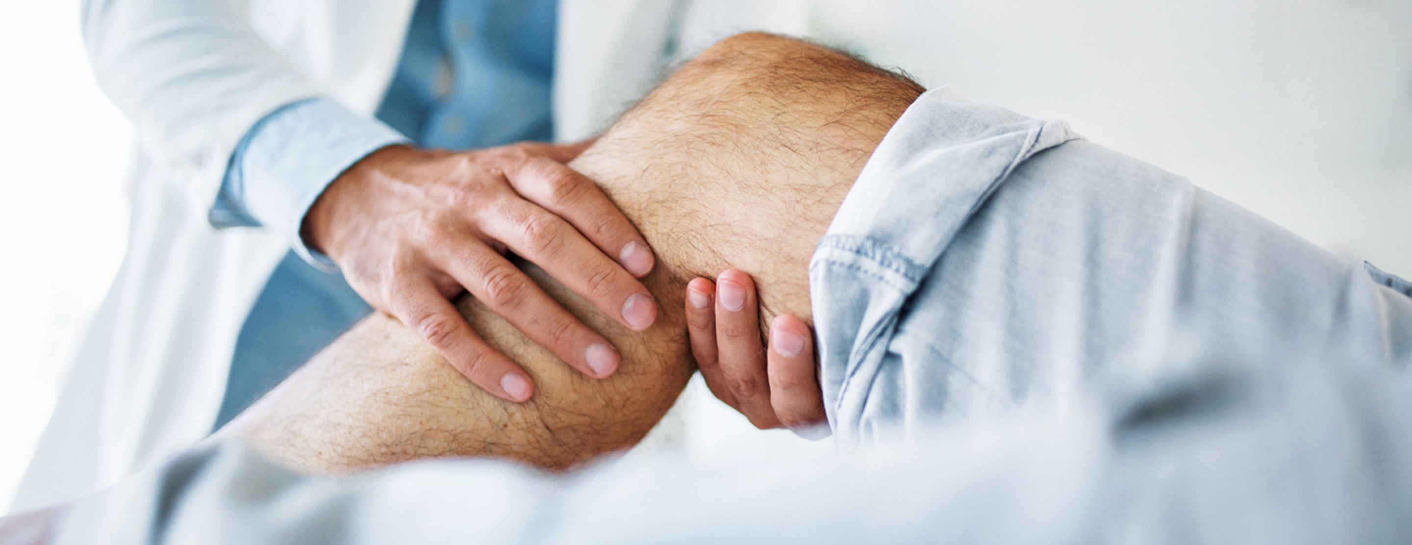 How to Elevate the Leg After Knee Replacement 